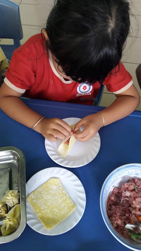 truong mam non tri duc 1 - be hoc lam noi tro