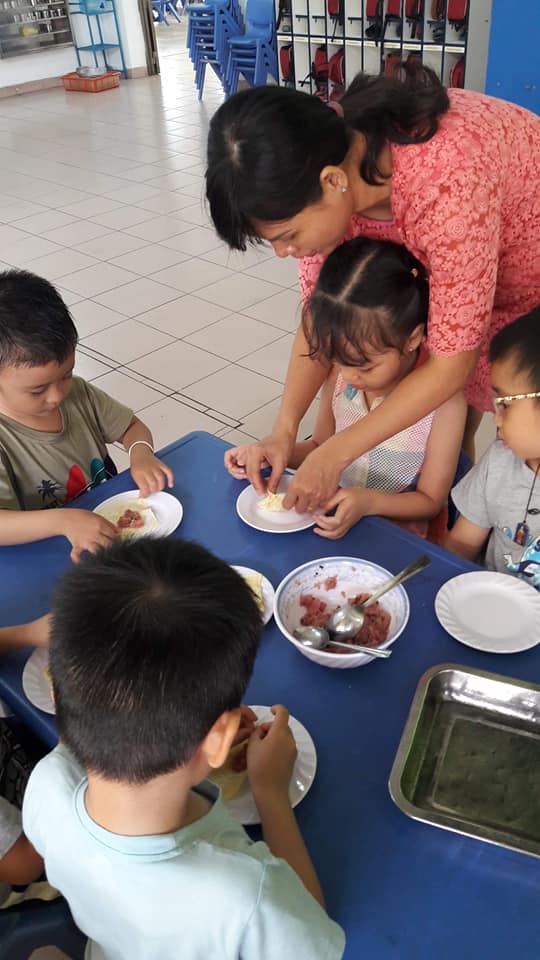 truong mam non tri duc 1 - be hoc lam noi tro